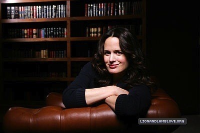 Elizabeth-in-the-Bing-Lounge-S