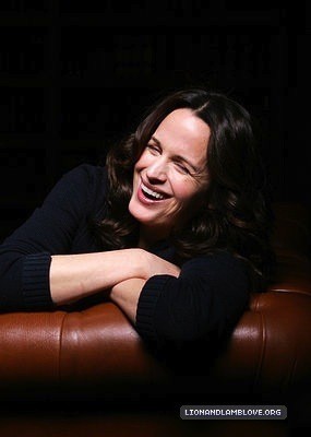 Elizabeth-in-the-Bing-Lounge-S
